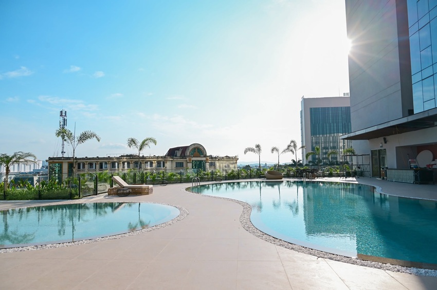 The Grand Dragon Hotel 7