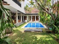 Quy tr&igrave;nh x&acirc;y dựng hồ bơi tấm phủ