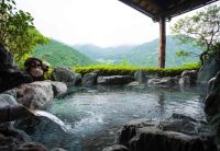 Nước kho&aacute;ng n&oacute;ng onsen l&agrave; g&igrave;? 9 loại nước bạn cần biết